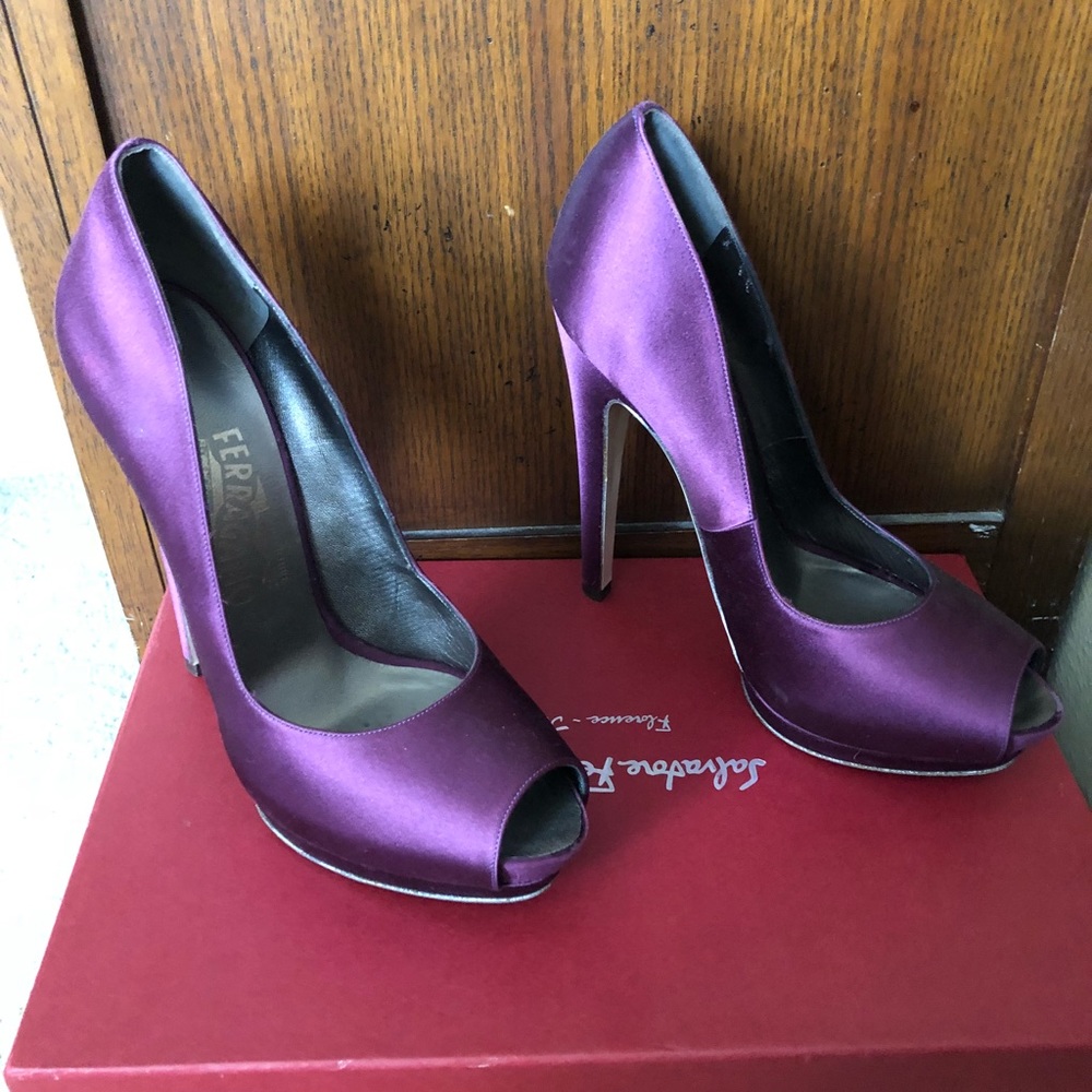 Ferragamo Pumps - Purple Satin